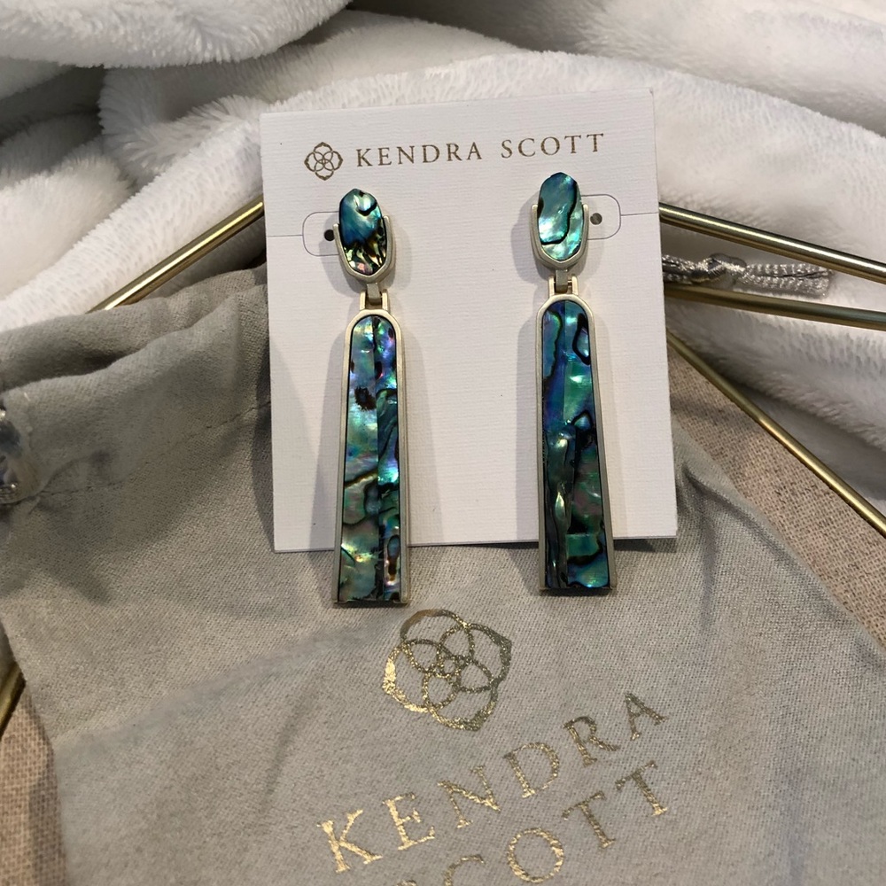 Sold Kendra Scott Carson Earrings in Abalone Shell - Picture 1 of 2